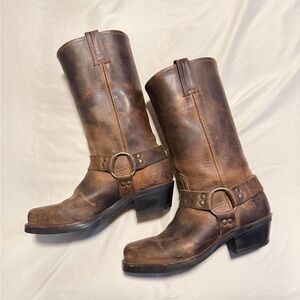 FRYE 12R Harness Boot in Distressed Leather size 7.5 M USA Square Toe
